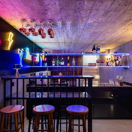 House For 20 People With A Private And Bar Koma House * Sidzina