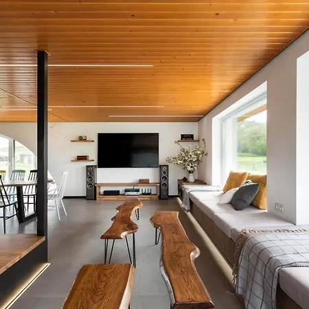 House For 20 People With A Private And Bar Koma House Villa *