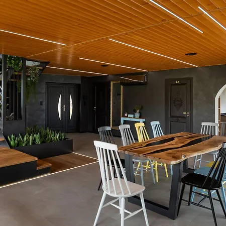 House For 20 People With A Private And Bar Koma House Sidzina