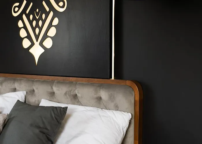 House For 20 People With A Private And Bar Koma House *