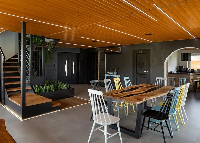 House For 20 People With A Private And Bar Koma House Sidzina